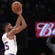NBA-字母哥争议压哨绝杀凯尔特人，终结对手五连胜登顶东部引热议
