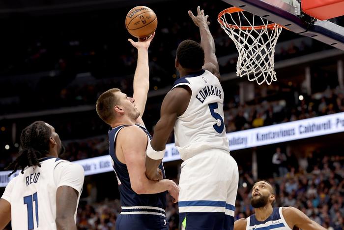 NBA季后赛首轮，爱德华兹42分创纪录，森林狼加时力克太阳抢占先机
